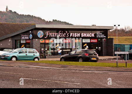 Kunden Fahrzeuge parkten außerhalb der lokalen Frankie Fish Shack Diner Parkplatz in Dundee, Großbritannien Stockfoto