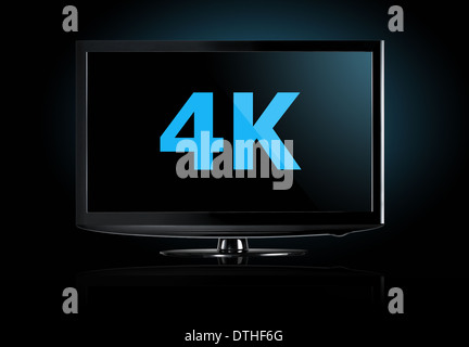 4K TV Display mit Vergleich der Auflösungen. Ultra HD auf auf modernen TV Stockfoto