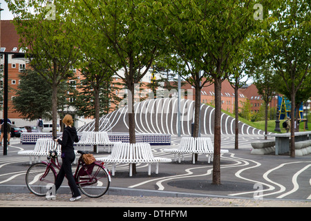 Superkilen ist ein öffentlicher Park in Nørrebro Bezirk von Kopenhagen, Dänemark. Stockfoto