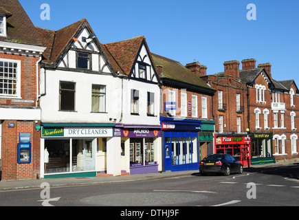 Stadtzentrum mit Mini-Kreisverkehr, Baldock, Hertfordshire, England, UK Stockfoto