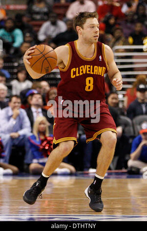 18. Februar 2014: Cleveland Cavaliers shooting guard Matthew Dellavedova (8) in Aktion während der NBA-Spiel zwischen den Cleveland Cavaliers und die Philadelphia 76ers im Wells Fargo Center in Philadelphia, Pennsylvania. Die Cavaliers gewann 114-85. Christopher Szagola/Cal-Sport-Medien Stockfoto