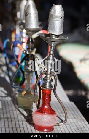 Shisha auf einen Esstisch in einem Cafe London England Stockfoto