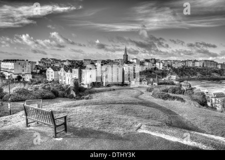 Ansicht der Stadt Tenby Pembrokeshire Wales in der schwarzen und weißen HDR walisischen Altstadt Stockfoto