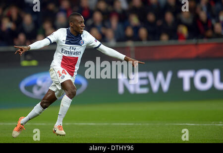 Leverkusen, Deutschland. 18. Februar 2014. St. Germain's Blaise Matuidi jubelt nach seinem Tor zum 1: 0 Tor in der Champions League letzte Runde 16 Match zwischen Bayer 04 Leverkusen und Paris Saint-Germain in Leverkusen, Deutschland, 18. Februar 2014. Foto: Federico Gambarini/Dpa/Alamy Live News Stockfoto