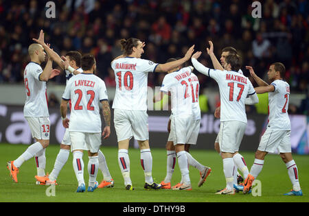Leverkusen, Deutschland. 18. Februar 2014. St. Germain Spieler Jubel nach das 1: 0-Ziel während der Champions League letzte Runde sechzehn Match zwischen Bayer 04 Leverkusen und Paris Saint-Germain in Leverkusen, Deutschland, 18. Februar 2014. Foto: Federico Gambarini/Dpa/Alamy Live News Stockfoto