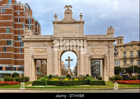 Puerta del Mar (aka Porta De La Mar) Denkmal auf der Plaza im Zentrum von Valencia, Spanien. Stockfoto