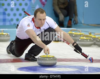 Sotschi, Russland. 18. Februar 2014. Michael Goodfellow (GBR). Mens curling - GBR V CHN - Ice Cube Curling Center - Olympiapark - Sotschi - Russland - 17.02.2014 Credit: Sport In Bilder/Alamy Live News Stockfoto