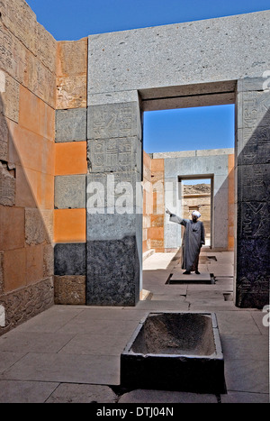 Rote Kapelle Königin Hatshepsut Karnak Freilichtmuseum Ägypten: Innenansicht des ein gesegnetes Wasser-Bassin Stockfoto