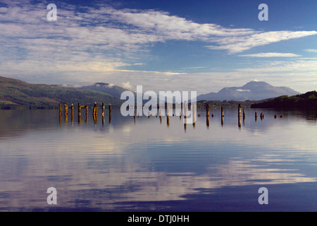 Ben Lomond und Loch Lomond im Sommer von Loch Lomond Shores, Loch Lomond & The Trossachs National Park Stockfoto