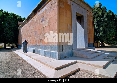 Restaurierte Kapelle Rouge oder rote Kapelle der Königin Hatschepsut im Freilichtmuseum am Ostufer in Karnak Tempel Luxor Stockfoto