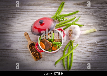 Schweinsmedaillons in Kräutern Stockfoto