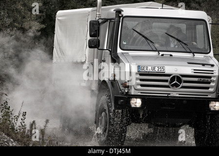 Mercedes-Benz Unimog auf Teststrecke in der Fabrik in Wert von Deutschland Stockfoto