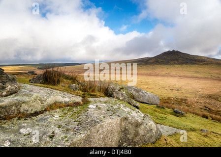 Blick auf grobe Tor auch bekannt als Roughtor auf Bodmin Moor in Cornwall Stockfoto