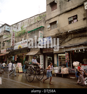 Rikscha auf den Straßen der Stadt von Kalkutta Kalkutta arbeiten in Westbengalen Südasien. Besetzung Leben Lifestyle Transport Handbuch Stockfoto