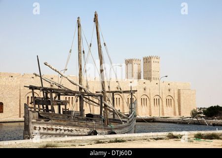 Traditionellen Dhau im Musée Scheich Faisal in Katar, Nahost Stockfoto