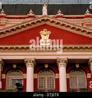 Ashoka-Symbol auf die East India Company Writers Gebäude in Dalhousie Square in Kolkata Kalkutta Westbengalen in Indien in Südasien. Koloniale Geschichte Stockfoto