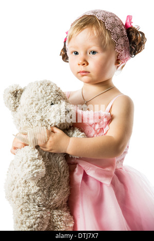 Kleines nettes Kind Mädchen mit Teddybär isoliert auf weißem Hintergrund. Verwenden Sie es für Baby, Elternschaft oder Liebe Konzept Stockfoto