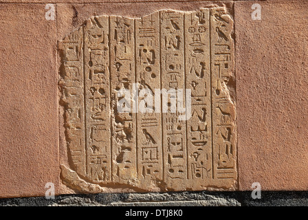 Eingeschnittene Blöcke bilden Teil der rekonstruierten Rote Kapelle oder Chapelle Rouge der Königin Hatshepsut in Open Air Museum Karnak Stockfoto