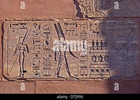 Eingeschnittene Blöcke bilden Teil der rekonstruierten Rote Kapelle oder Chapelle Rouge der Königin Hatshepsut in Open Air Museum Karnak Stockfoto