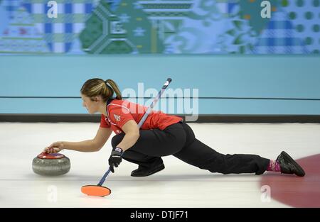 Sotschi, Russland. 19. Februar 2014. Vicki Adams (GBR). Curling-Frauen Halbfinale-GBR V CAN - Eiswürfel curling Zentrum - Olympiapark - Sotschi - Russland - 19.02.2014 Credit: Sport In Bilder/Alamy Live News Stockfoto