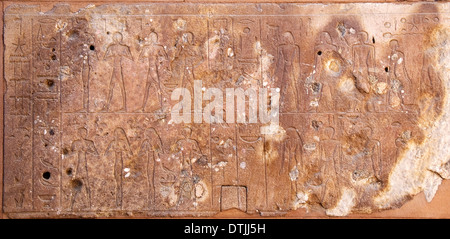 Eingeschnittene Blöcke bilden Teil der rekonstruierten Rote Kapelle oder Chapelle Rouge der Königin Hatshepsut in Open Air Museum Karnak Stockfoto