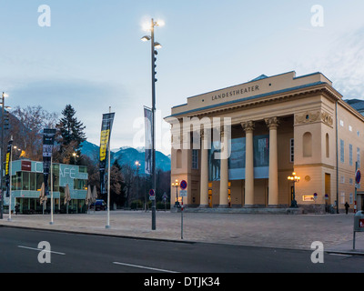 Tiroler Landestheater in Innsbruck, Karwendel-Gebirge, Tirol, Österreich Stockfoto