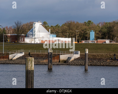Kläranlage am Fluss Elbe bei Geesthacht, Schleswig-Holstein, Deutschland Stockfoto