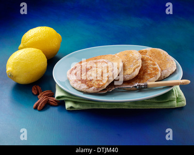 Zitrone-Pekannuss-Pfannkuchen Stockfoto