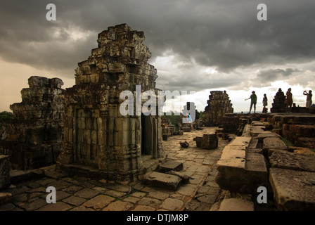 Phnom Bakheng Tempel. Phnom Bakheng ist einer der ältesten Tempel Angkors. Es wurde als ein Staatstempel zwischen dem späten neunten gebaut und Stockfoto