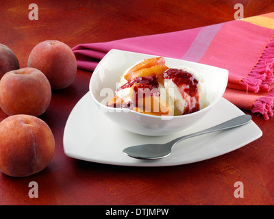 Pfirsich Melba Foster Stockfoto