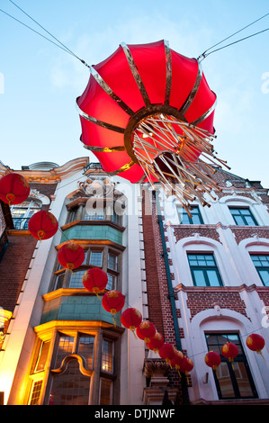 Chinese New Year Dekorationen in Wardour Street, Chinatown, Soho, London, WC2, UK Stockfoto