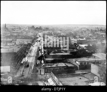 Ein Panoramablick auf Los Angeles vom Pacific Electric Building aus mit der Main Street und der 7th Street, aufgenommen am 1. Januar 1907. Stockfoto