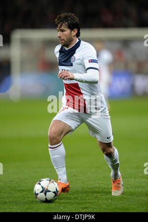 BayArena Leverkusen, Deutschland. 18. Februar.2014, UEFA-Champions-League-Saison 2013/14 k.o.-Runde 1. Etappe, Bayer 04 Leverkusen (schwarz) - Paris St. Germain (weiß)---Maxwell Credit: Kolvenbach/Alamy Live-Nachrichten Stockfoto