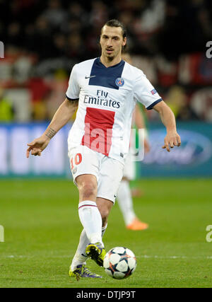 BayArena Leverkusen, Deutschland. 18. Februar.2014, UEFA-Champions-League-Saison 2013/14 k.o.-Runde 1. Etappe, Bayer 04 Leverkusen (schwarz) - Paris St. Germain (weiß)---Zlatan Ibrahimovic Credit: Kolvenbach/Alamy Live-Nachrichten Stockfoto