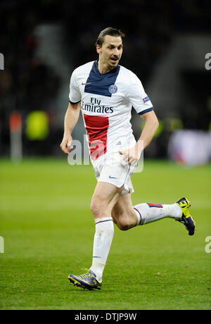 BayArena Leverkusen, Deutschland. 18. Februar.2014, UEFA-Champions-League-Saison 2013/14 k.o.-Runde 1. Etappe, Bayer 04 Leverkusen (schwarz) - Paris St. Germain (weiß)---Zlatan Ibrahimovic Credit: Kolvenbach/Alamy Live-Nachrichten Stockfoto