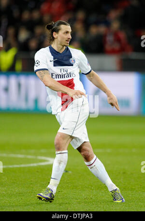 BayArena Leverkusen, Deutschland. 18. Februar.2014, UEFA-Champions-League-Saison 2013/14 k.o.-Runde 1. Etappe, Bayer 04 Leverkusen (schwarz) - Paris St. Germain (weiß)---Zlatan Ibrahimovic Credit: Kolvenbach/Alamy Live-Nachrichten Stockfoto