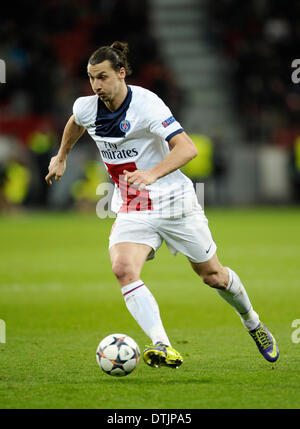 BayArena Leverkusen, Deutschland. 18. Februar.2014, UEFA-Champions-League-Saison 2013/14 k.o.-Runde 1. Etappe, Bayer 04 Leverkusen (schwarz) - Paris St. Germain (weiß)---Zlatan Ibrahimovic Credit: Kolvenbach/Alamy Live-Nachrichten Stockfoto