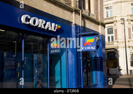 Korallen Wetten Shop, Cardiff Stadtzentrum, Wales. Stockfoto