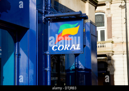 Korallen Wetten Shop, Cardiff Stadtzentrum, Wales. Stockfoto