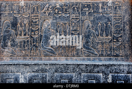 Eingeschnittene Blöcke bilden Teil der rekonstruierten Rote Kapelle oder Chapelle Rouge der Königin Hatshepsut in Open Air Museum Karnak Stockfoto