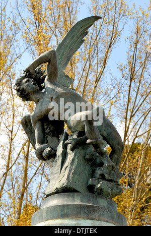 Madrid, Spanien. Parque del Retiro (Park). Statue: Monumento al Angel Caido / Fallen Angel. (1878; Ricardo Bellver) Stockfoto