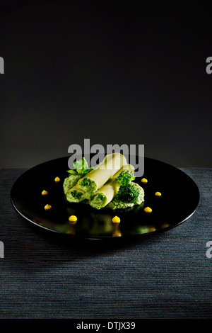 Cannelloni-Nudeln mit Brokkoli und Ricotta Käse spinaci Stockfoto