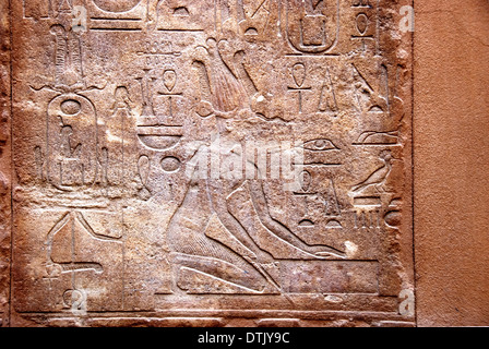 Eingeschnittene Blöcke bilden Teil der rekonstruierten Rote Kapelle oder Chapelle Rouge der Königin Hatshepsut in Open Air Museum Karnak Stockfoto