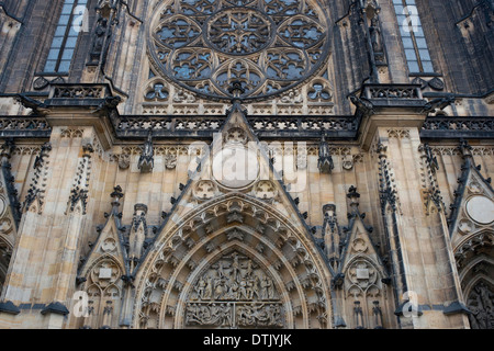 St. Vitus Cathedral (Chrám Svatého Víta Svatého Katedrála Víta oder Tschechisch) ist ein Tempel geweiht zum katholischen Gottesdienst befindet sich Stockfoto