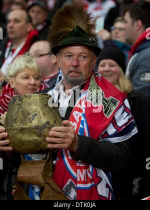 London, UK. 19. Februar 2014. Deutsche Fans vor dem Champions-League-Spiel zwischen Arsenal und FC Bayern München von Emirates Stadium. Bildnachweis: Aktion Plus Sport/Alamy Live-Nachrichten Stockfoto