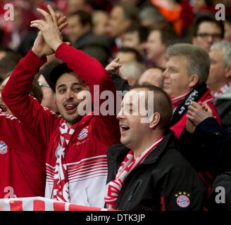 London, UK. 19. Februar 2014. München-Fans während der Champions-League-Spiel zwischen Arsenal und FC Bayern München von Emirates Stadium. Bildnachweis: Aktion Plus Sport/Alamy Live-Nachrichten Stockfoto