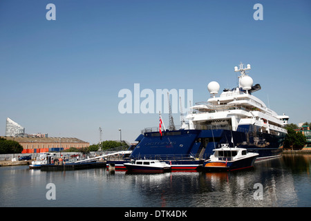 Krake Super Yacht ankern in Canary Wharf London 24. Juli 2012. Stockfoto