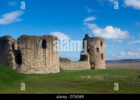 Burg Feuerstein und Dee Mündung bei Ebbe Flint Flintshire North East Wales UK Stockfoto