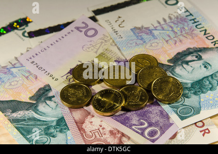 Schwedische 10 SEK Münzen teilweise unkonzentriert Banknoten Stockfoto