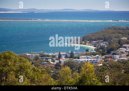 Übersicht der Nelson Bay Haupt Stadt von Port Stephens von Gan Gan Lookout Küste in Richtung Hawks Nest New South Wales NSW Australia Stockfoto